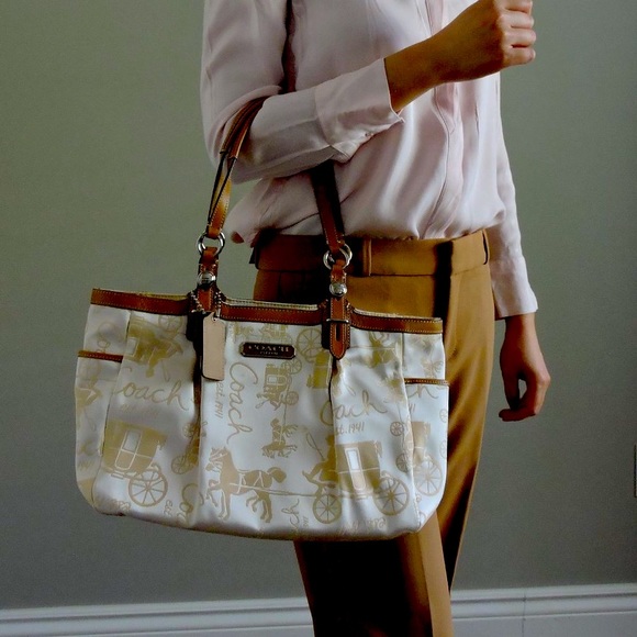 Coach Cream Carriage Canvas Shoulder Bag with Camel Leather Straps, New - Picture 10 of 10